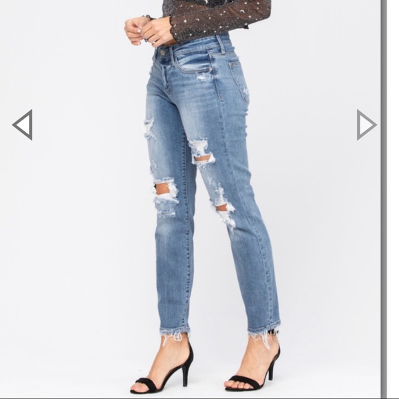 Judy Blue Midrise Destroyed Boyfriend Jeans - Picture 1 of 11